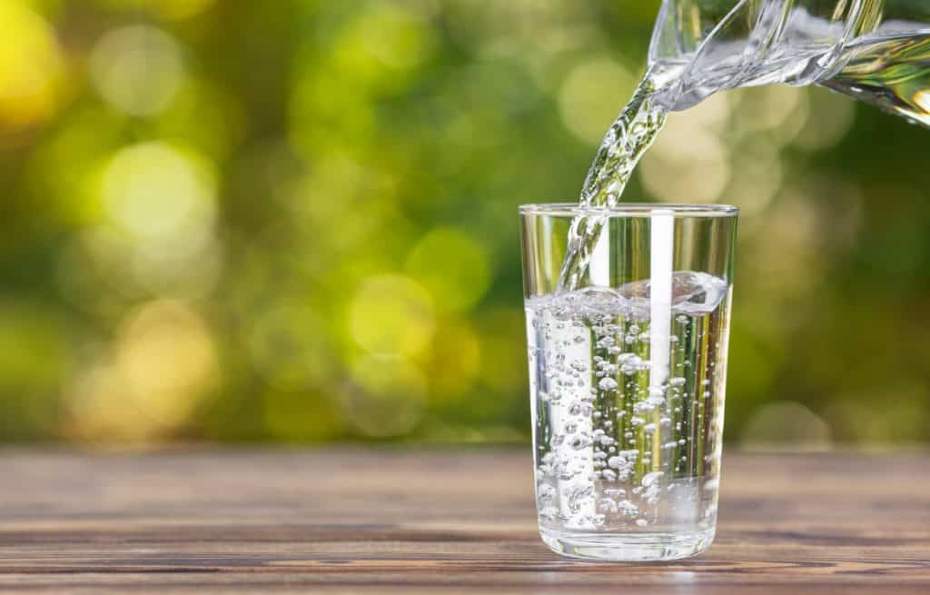 stay hydrated to reduce spring allergies