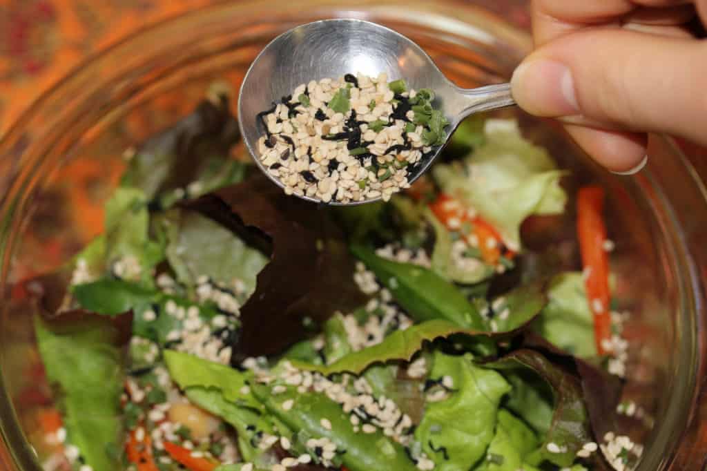 sesame chive salad sprinkle
