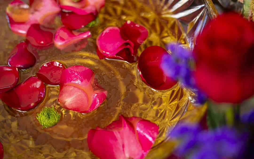 10 Healing Ways to Use Rose Petals